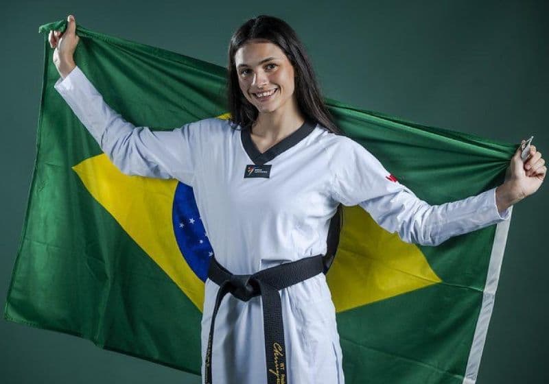 Brasileira conquista terceiro ouro seguido no taekwondo mundial após cirurgia no quadril